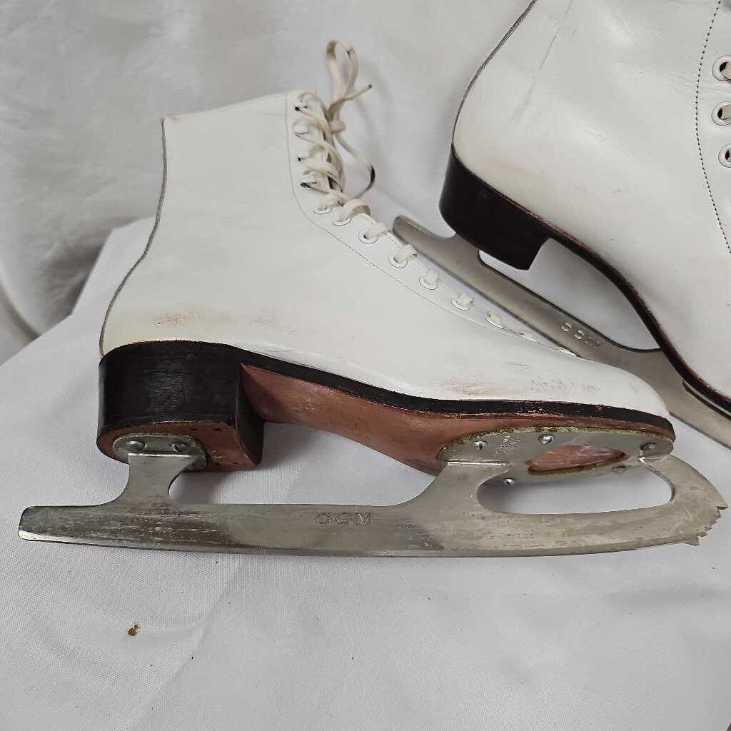 CCM Pastime Women's Figure Skates - Size 6.5