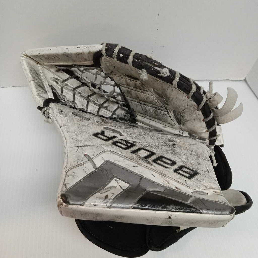 Bauer One.7 Goalie Gove Trapper(Fits Left Hand) White/Black Size Junior