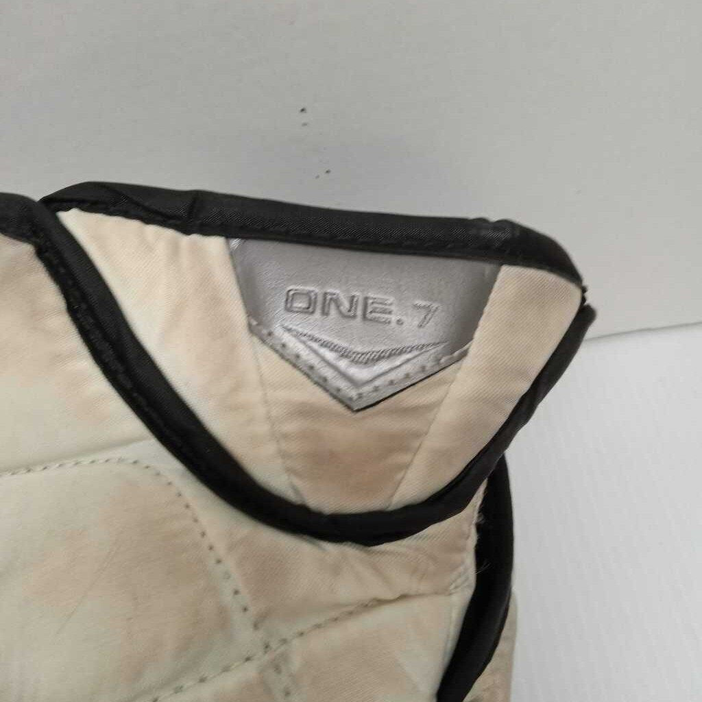 Bauer One.7 Goalie Gove Trapper(Fits Left Hand) White/Black Size Junior