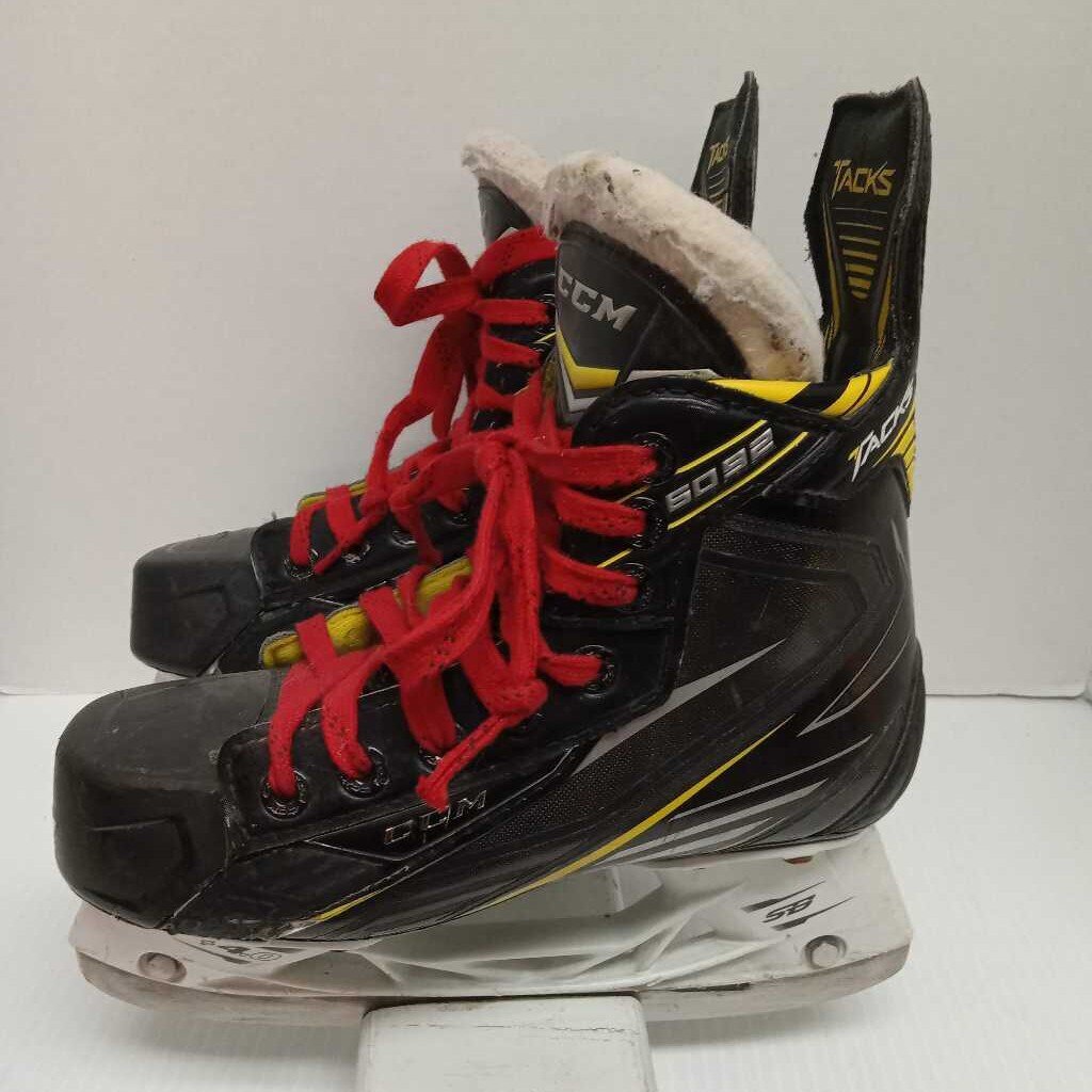 CCM Tacks 6092 Hockey Skates Size 2.5