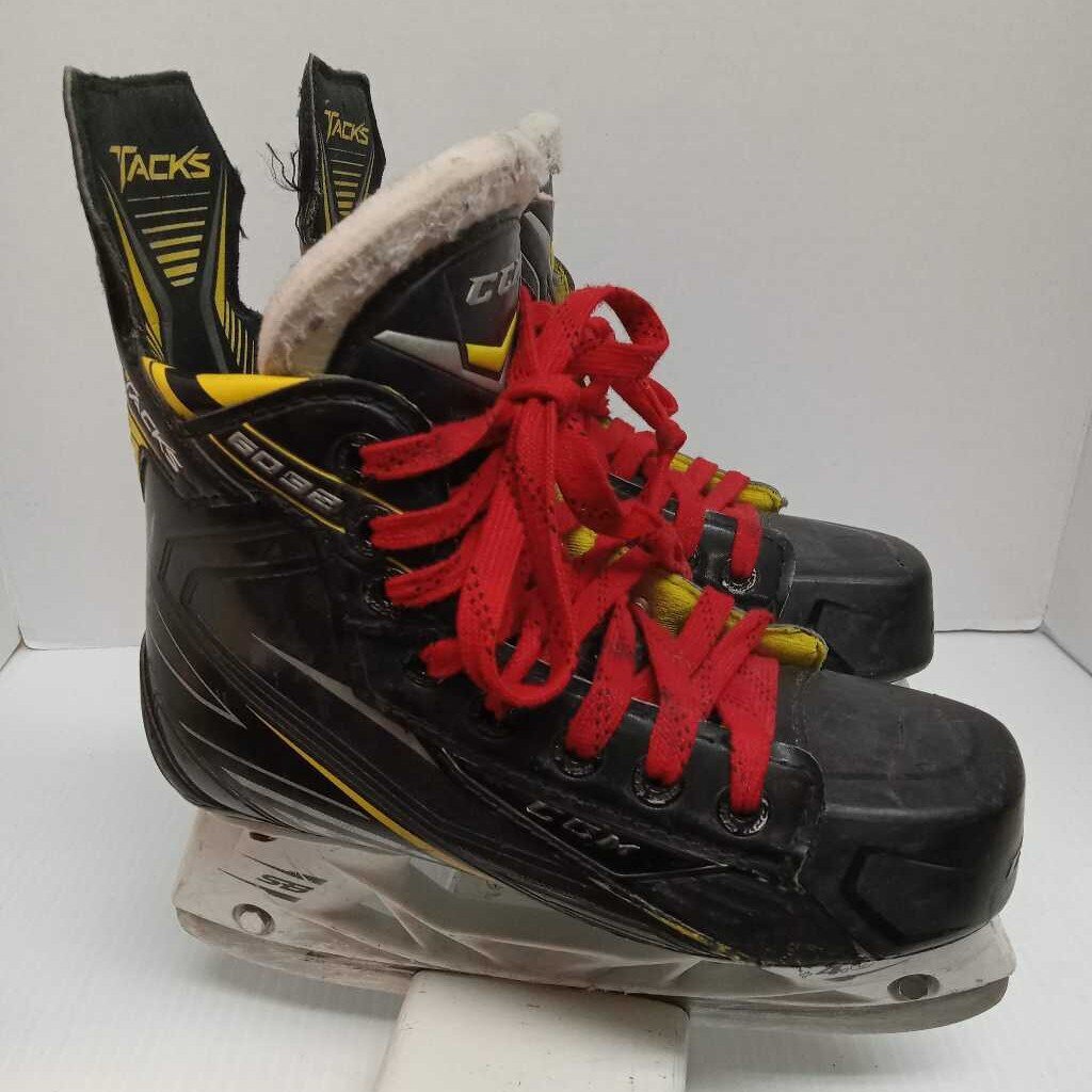 CCM Tacks 6092 Hockey Skates Size 2.5