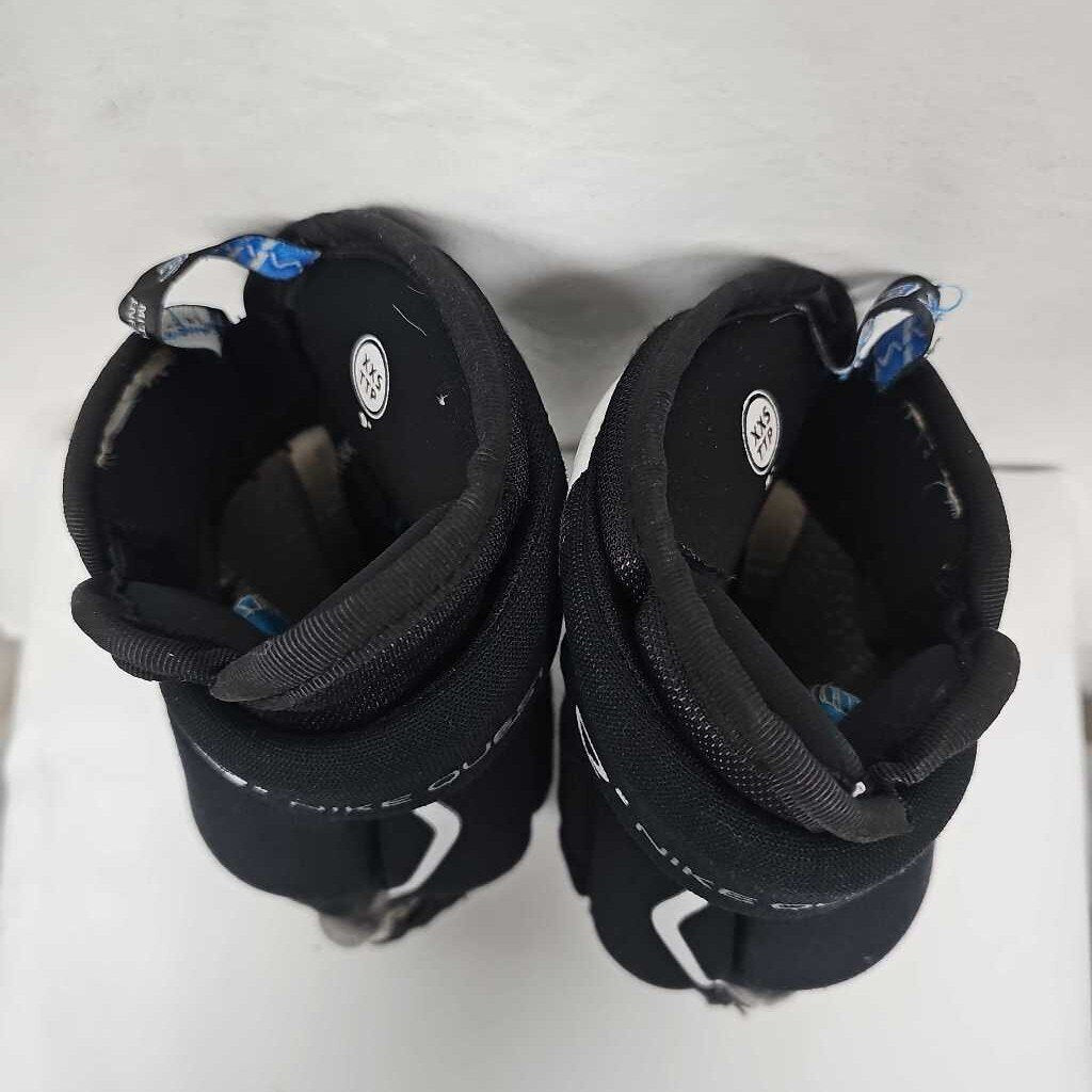 Nike Quest 2 Youth Hockey Gloves - 9"