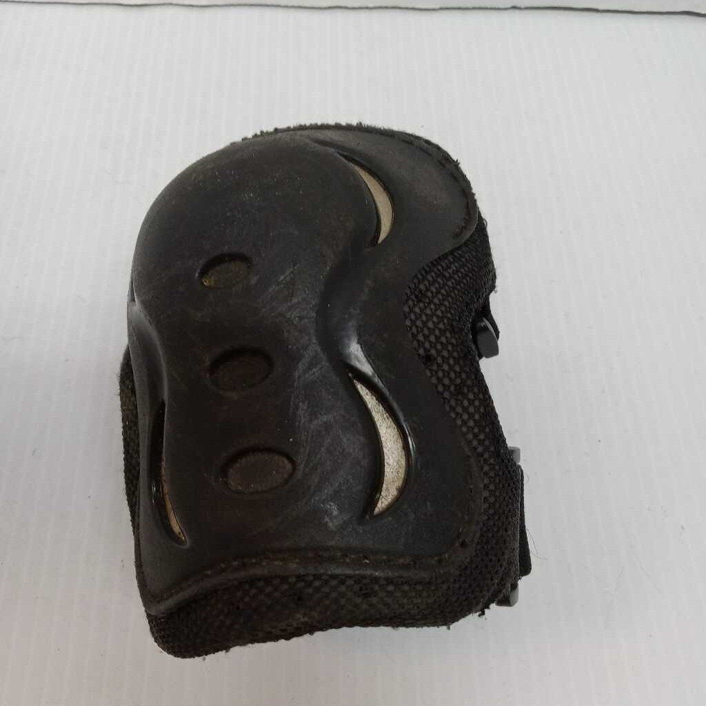 JBM Inline Knee Pads Black Size Youth Small