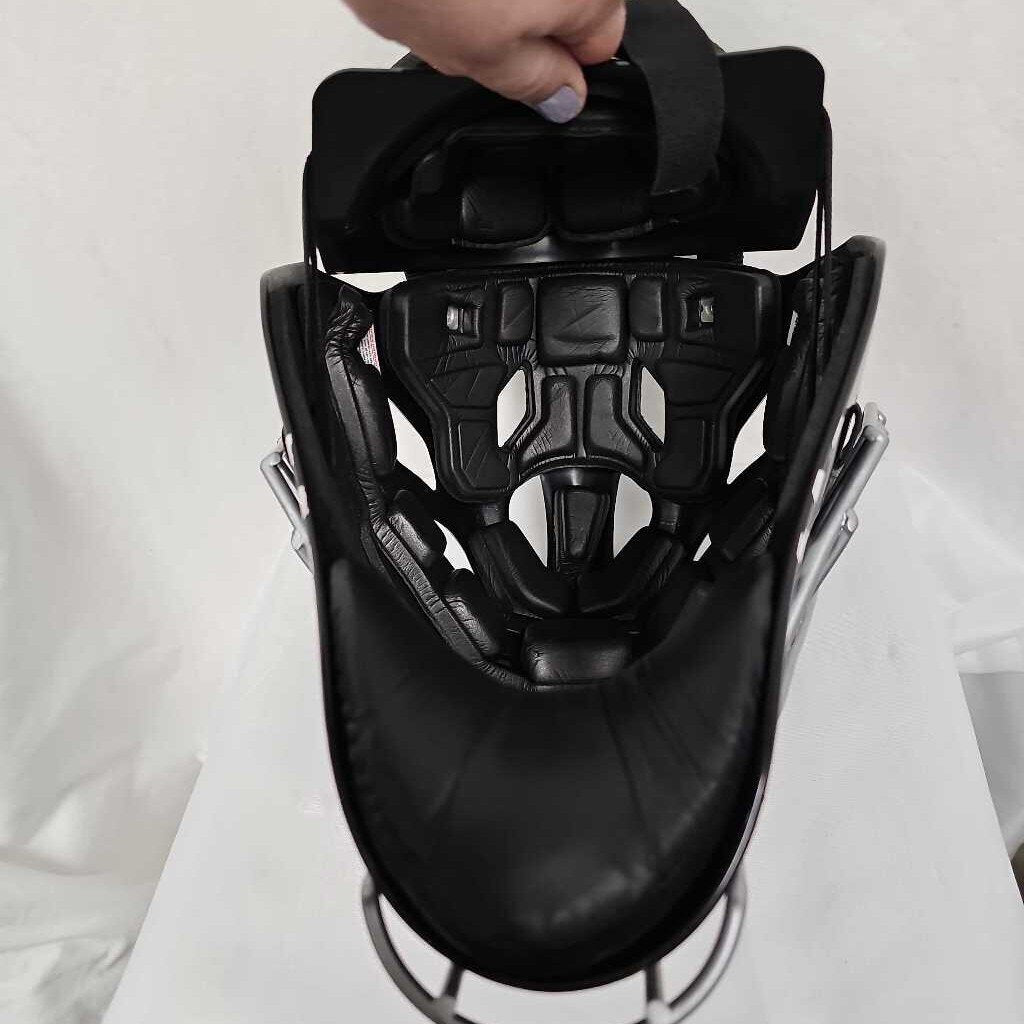 Adidas Captain Catchers Mask - Size 7 1/8 - 7 3/8