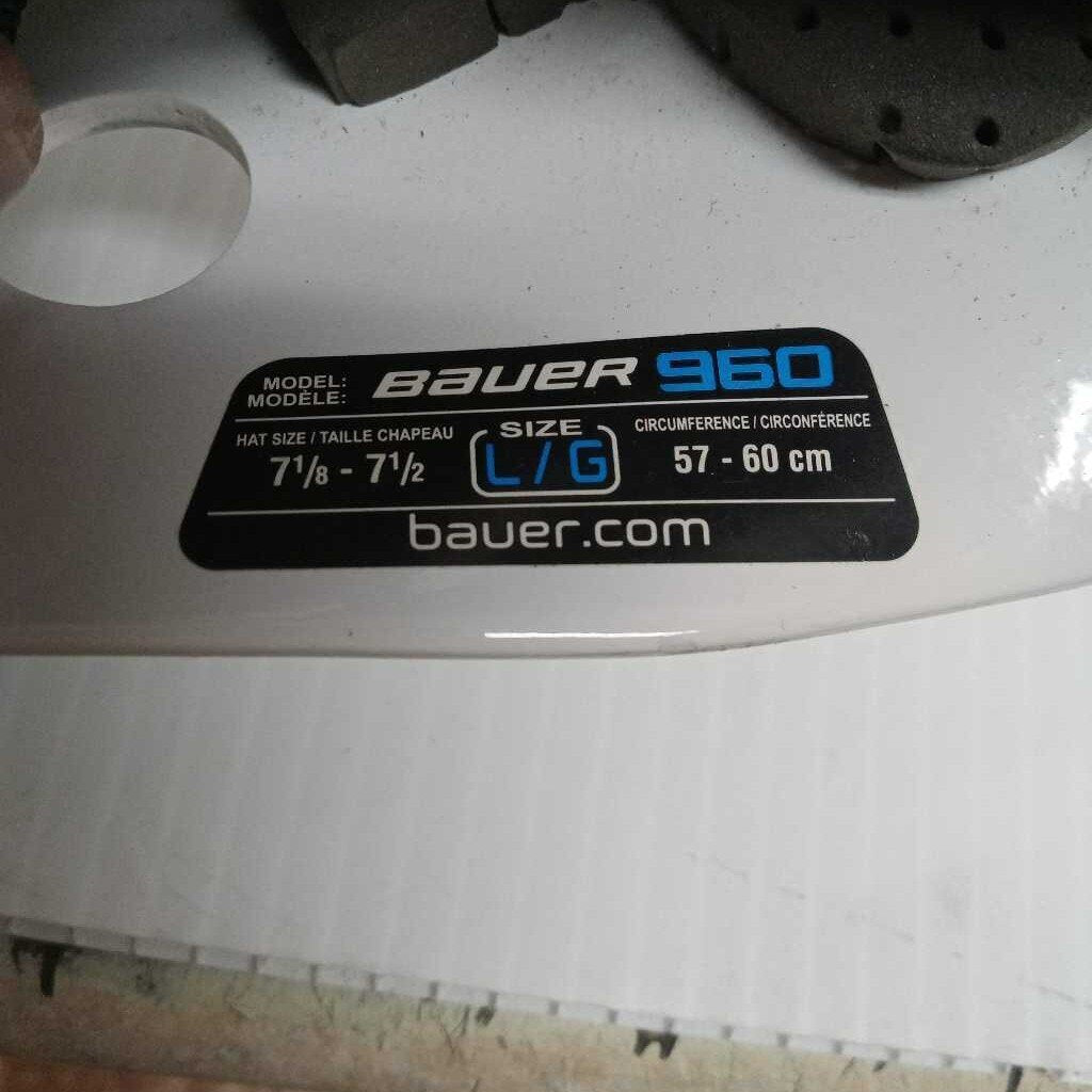 Bauer 960 Hockey Goalie Helmet White Size Large 7 1/8 - 7 1/2