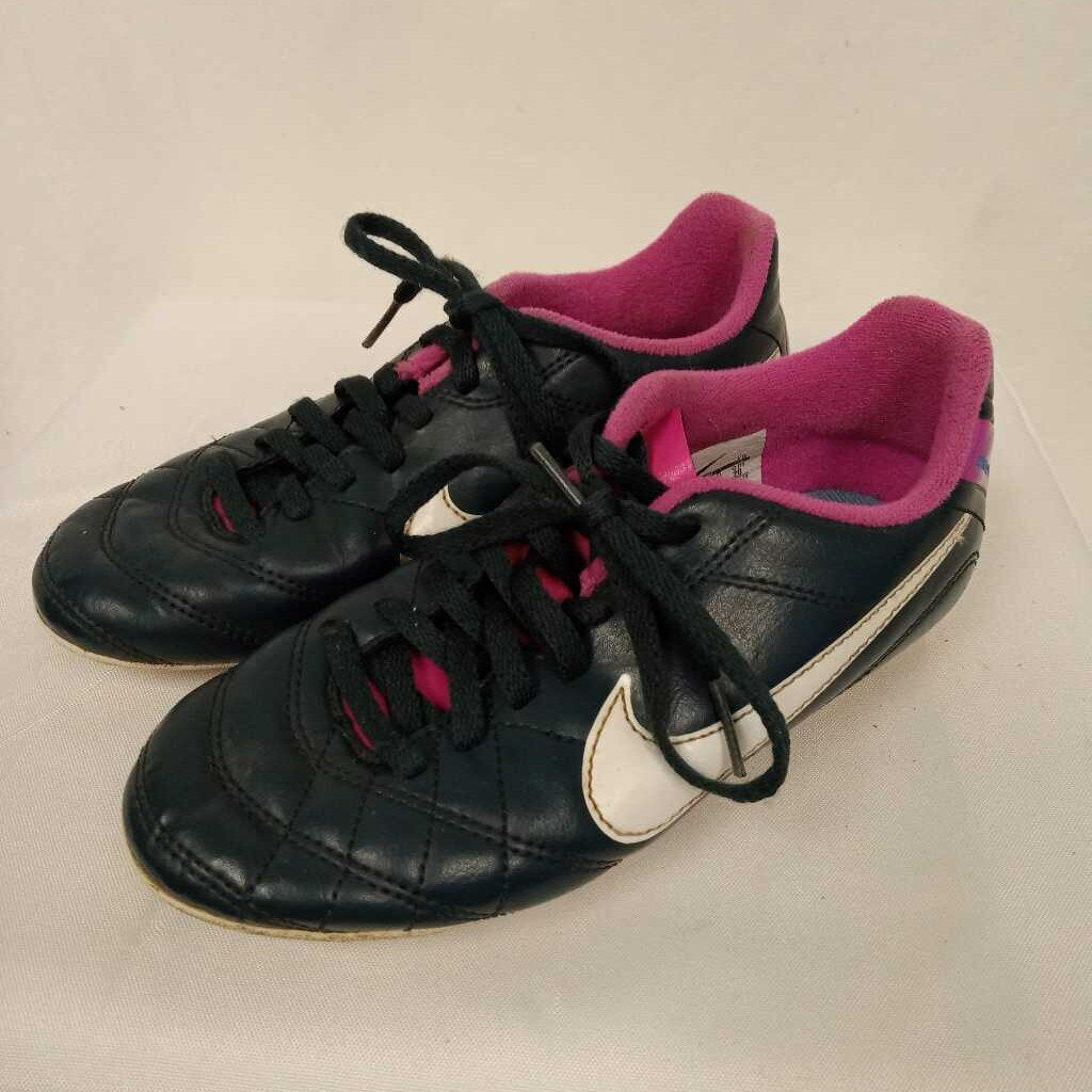 Nike Soccer Cleats Black/Purple Size 1