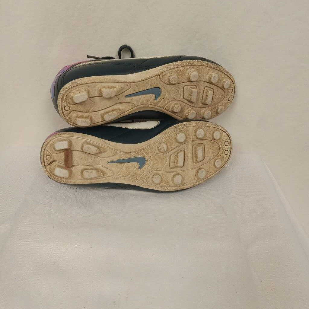 Nike Soccer Cleats Black/Purple Size 1