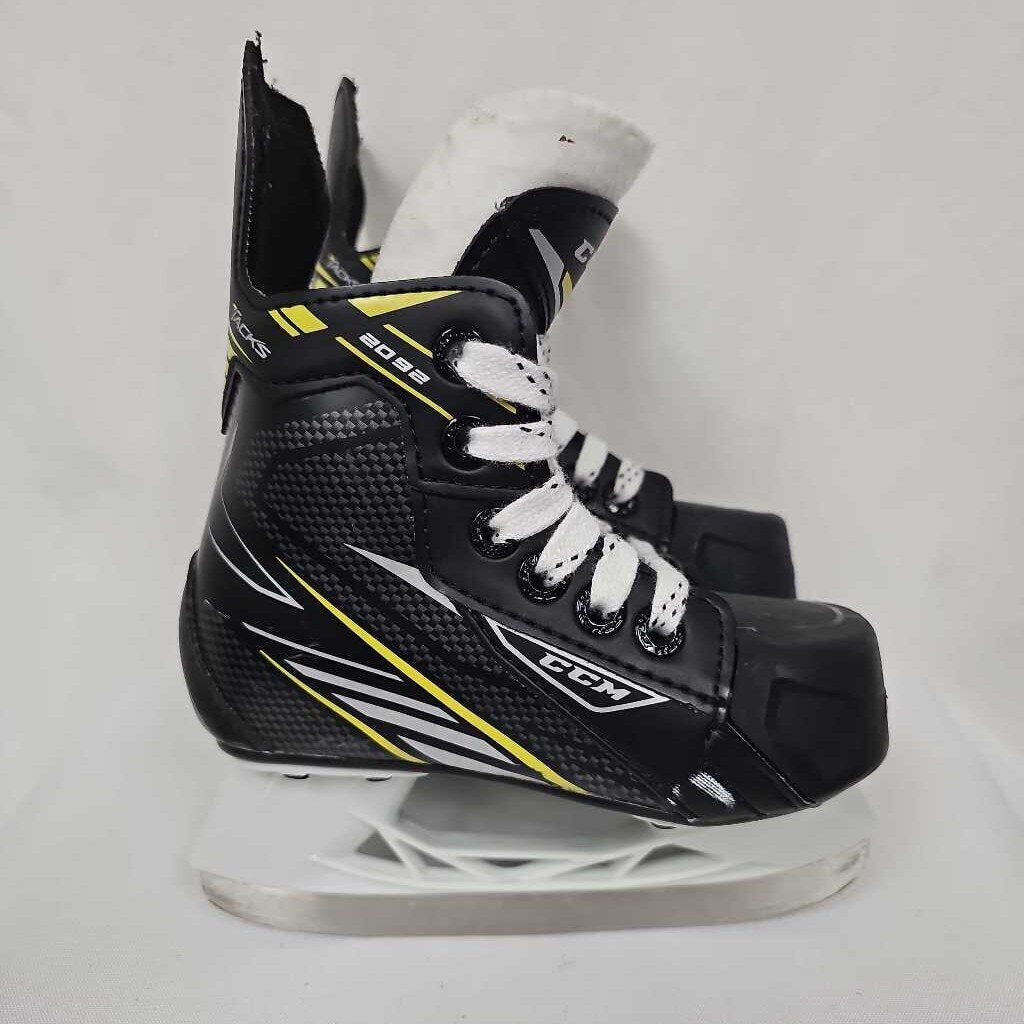 CCM Tacks 2092 Youth Hockey Skates - Size Y9