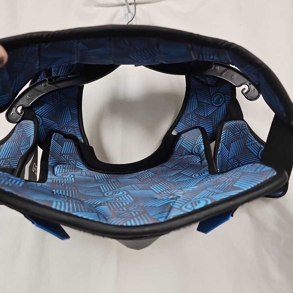 Maverik Charger 2.0 EKG Lacrosse Shoulder Pads - Size Medium