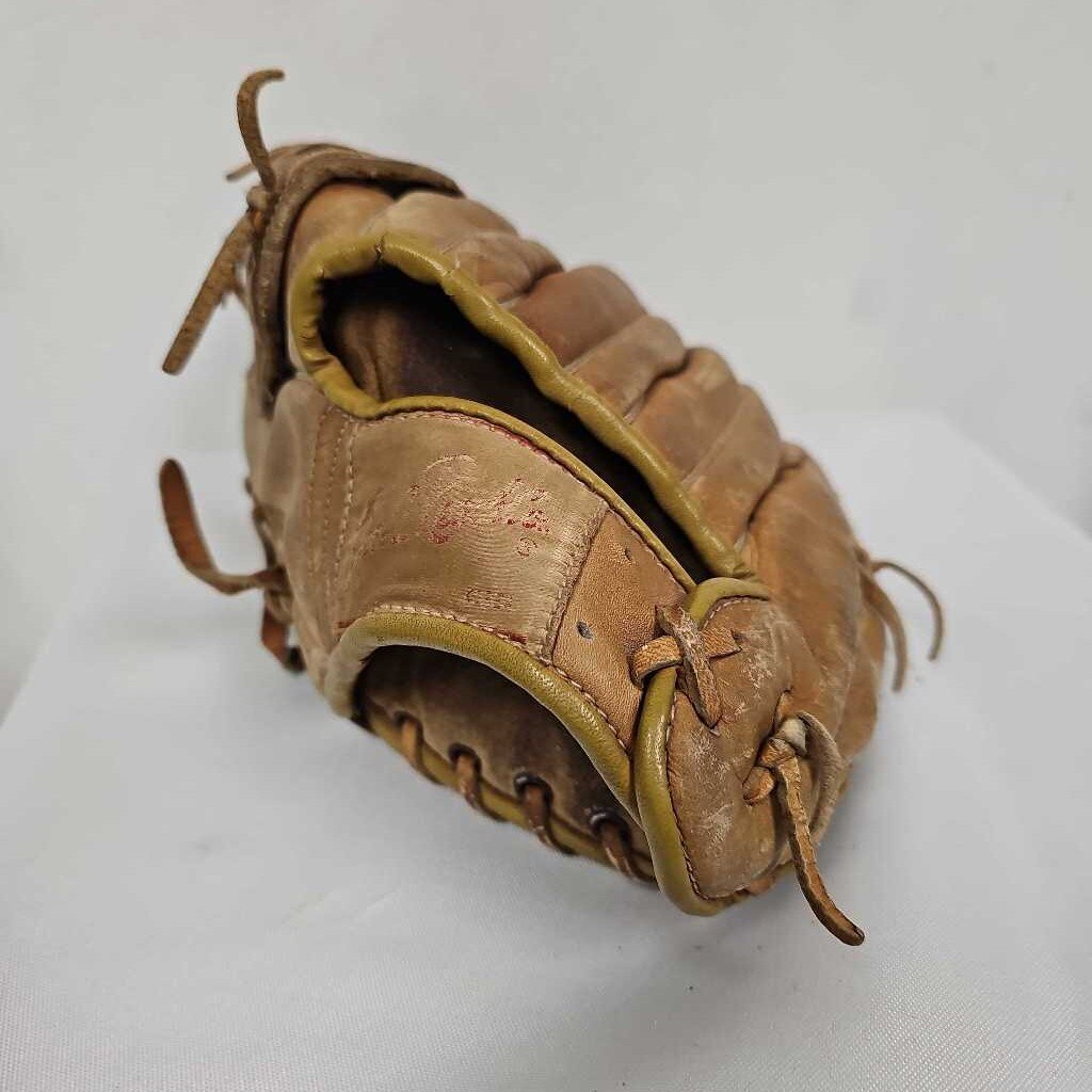The Reach Co Super H Design Baseball Glove - 11" LHT