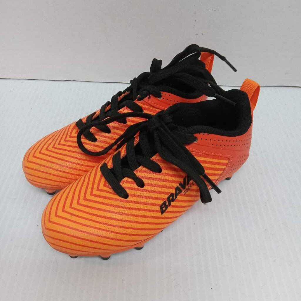 Brava Youth Soccer Cleats - Size Y11