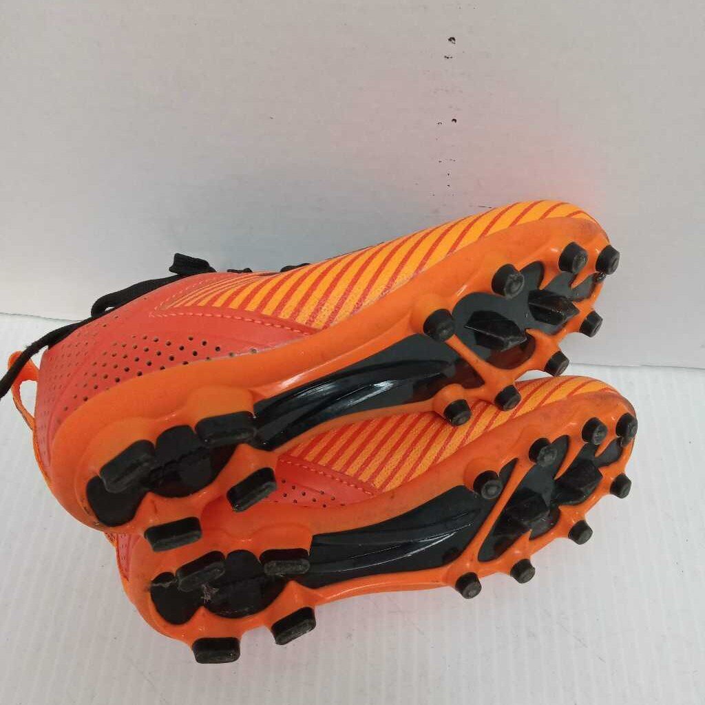 Brava Youth Soccer Cleats - Size Y11