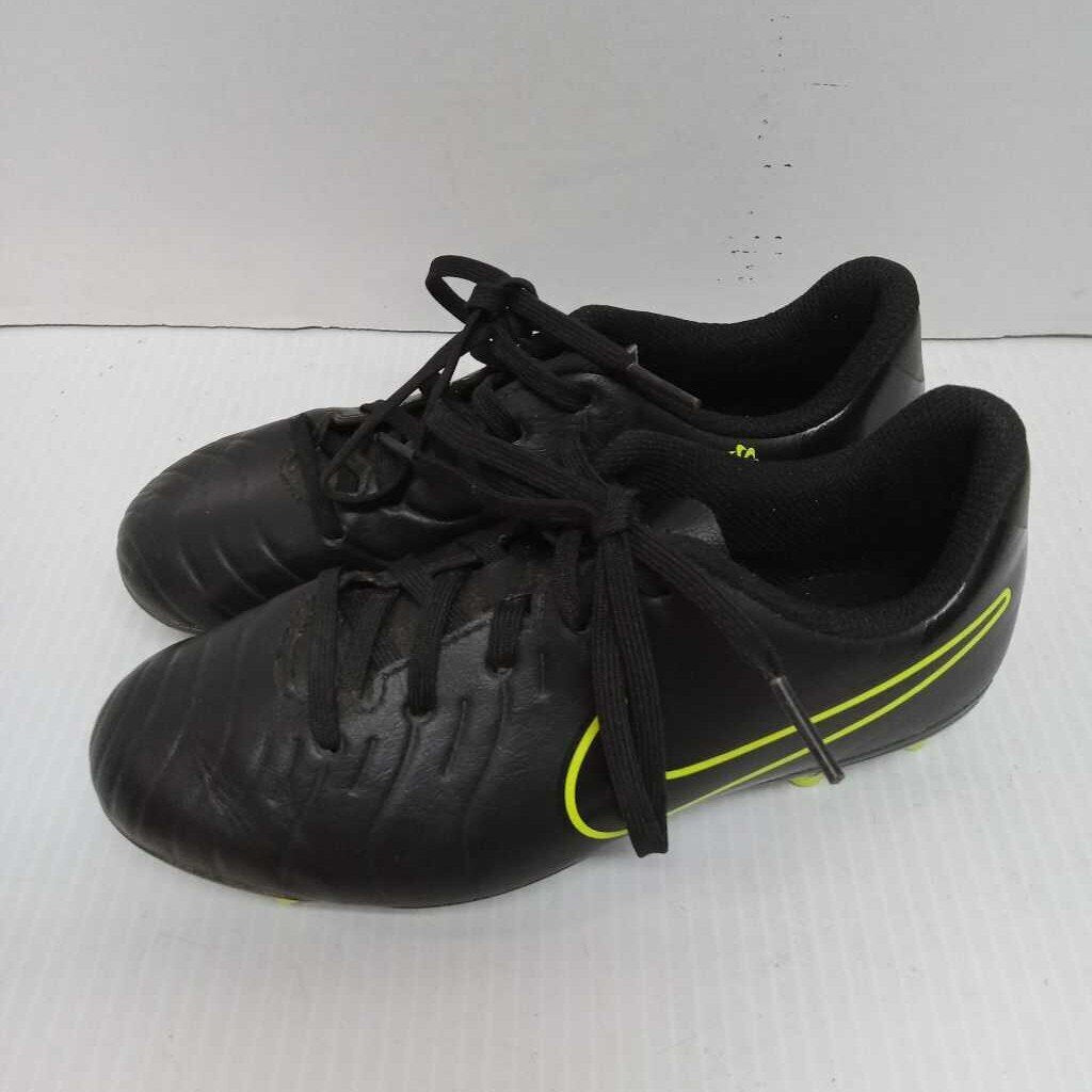 Nike Soccer Cleats - Size 1.5