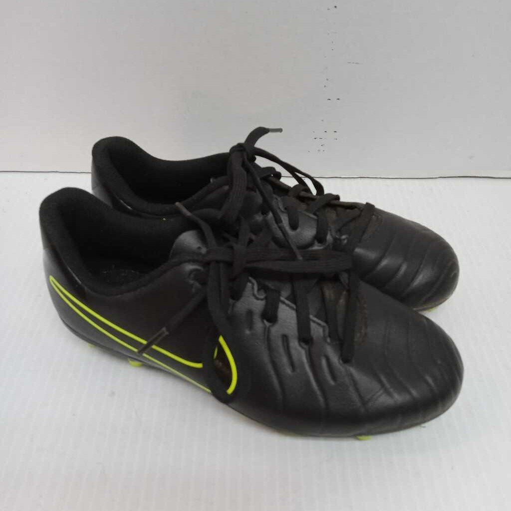 Nike Soccer Cleats - Size 1.5