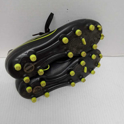 Nike Soccer Cleats - Size 1.5