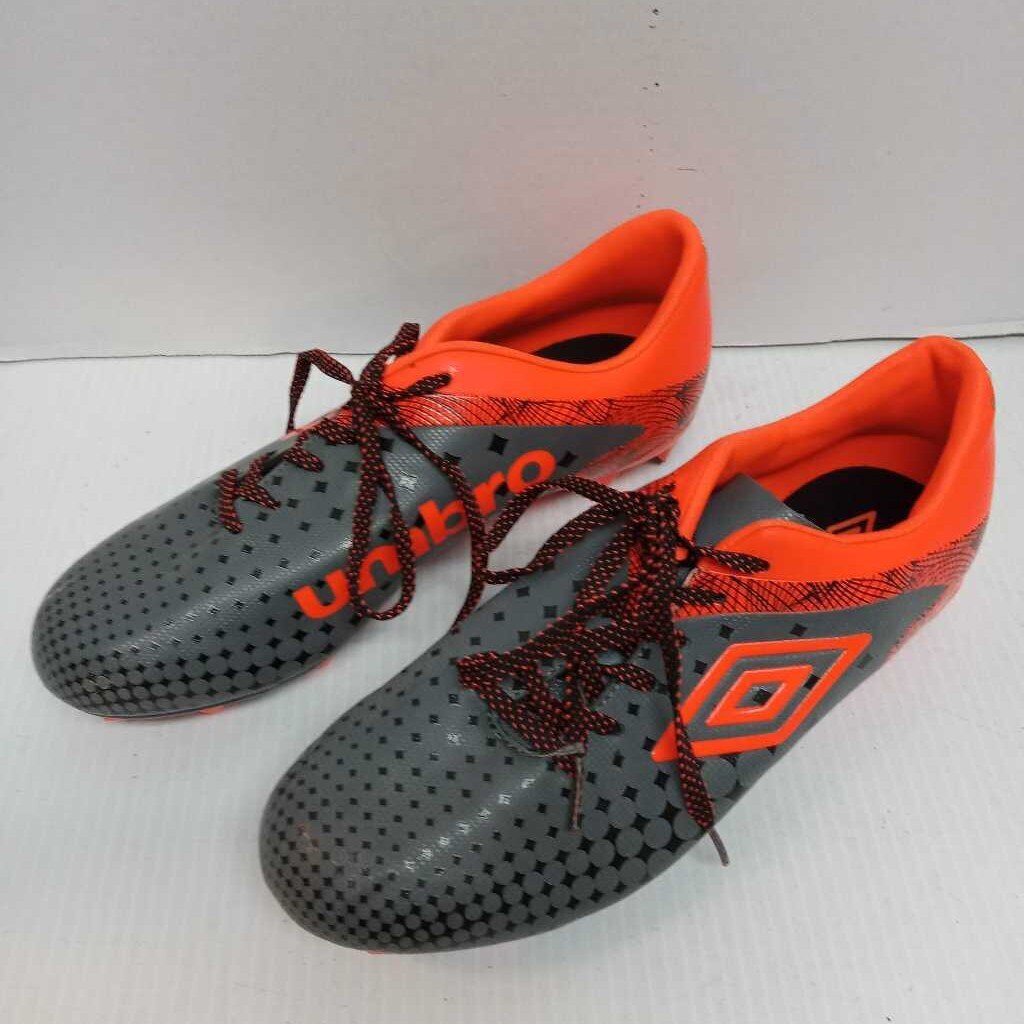 Umbro Soccer Cleats - Mens Size 9.5