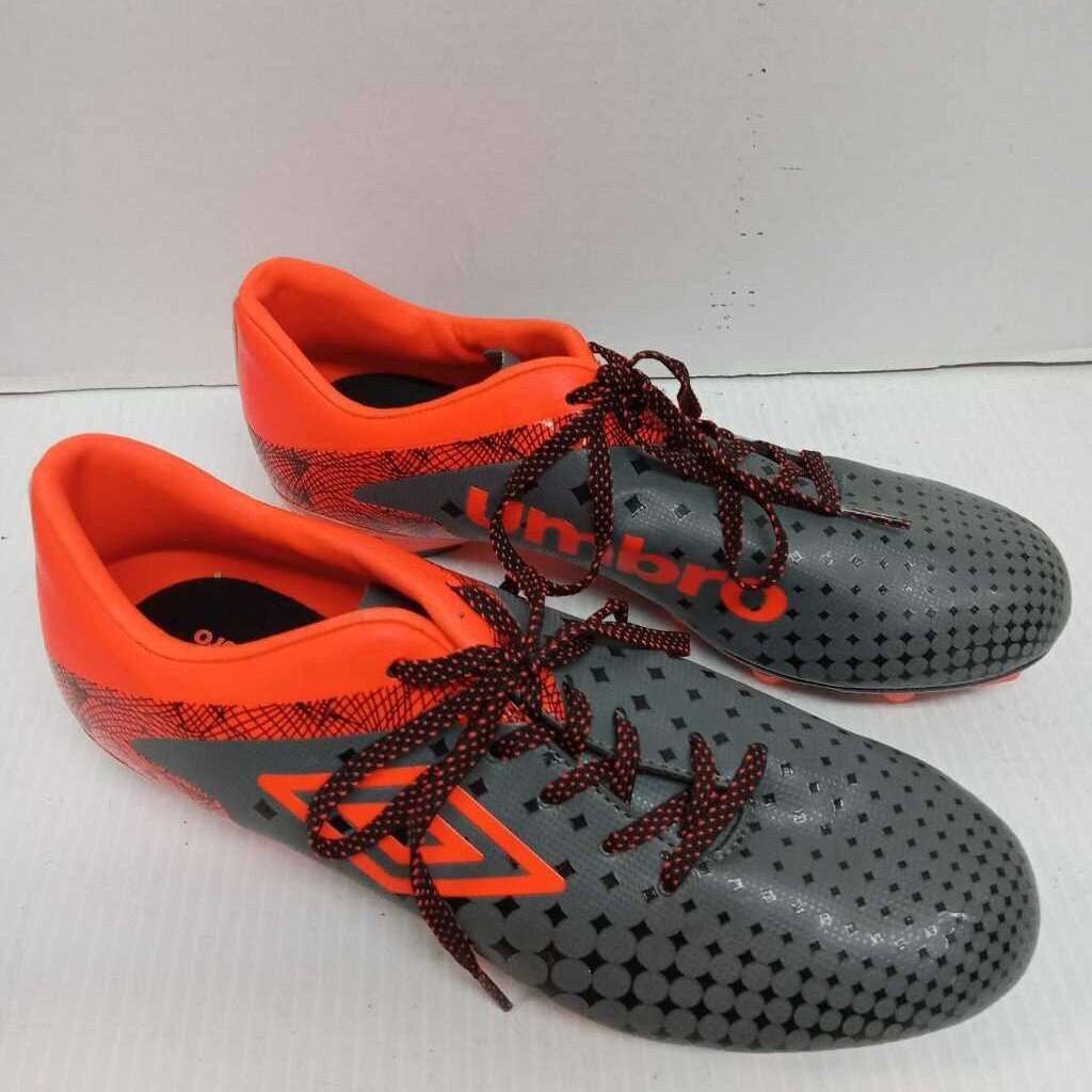 Umbro Soccer Cleats - Mens Size 9.5