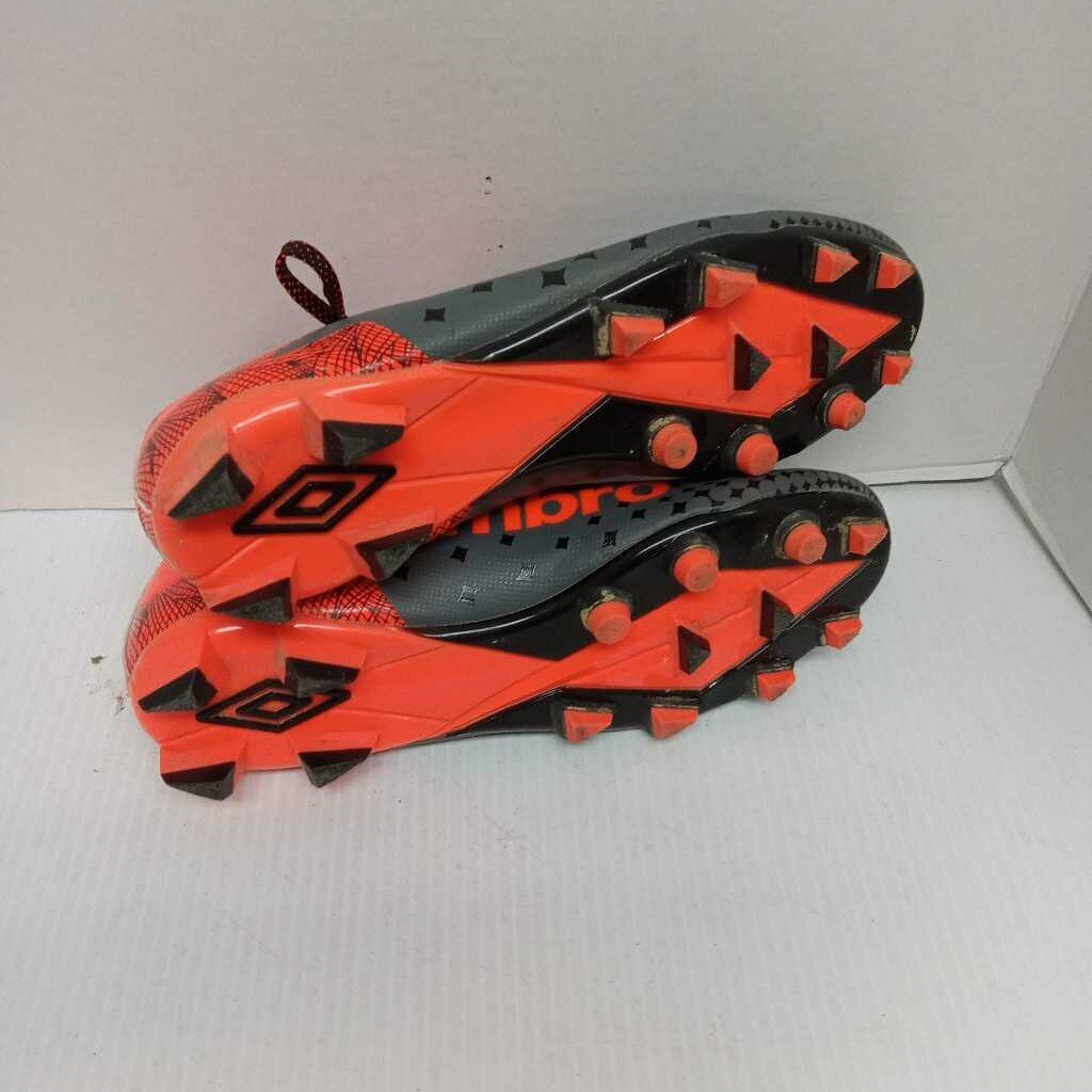 Umbro Soccer Cleats - Size 9 Mens