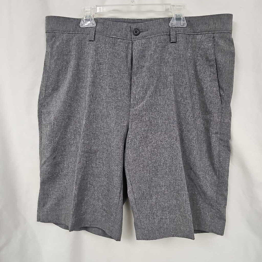PGA Tour Men's 9" Flat Front Golf Shorts with Active Waistband