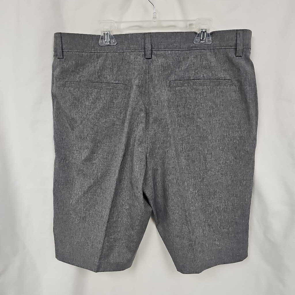 PGA Tour Men's 9" Flat Front Golf Shorts with Active Waistband