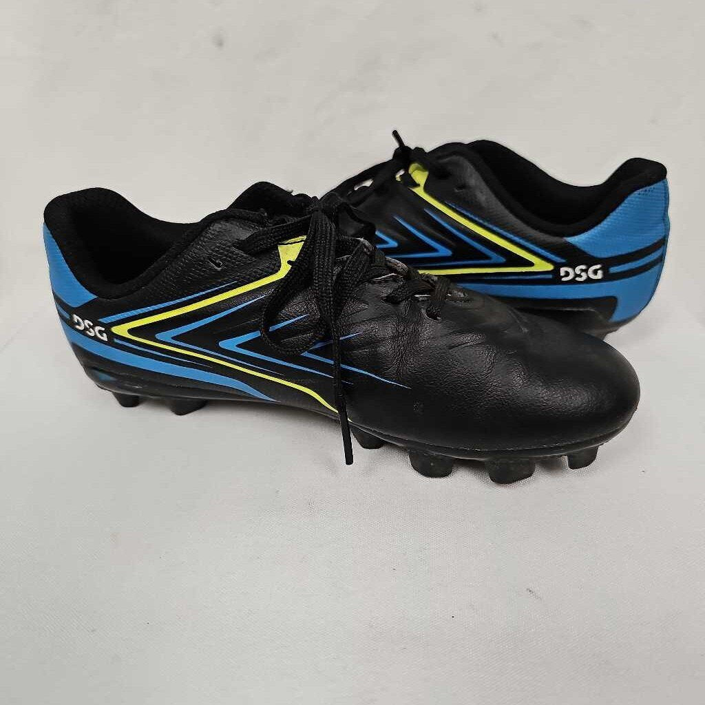 DSG Speed Viper 2.0 Youth Soccer Cleats | Size 1 | Black
