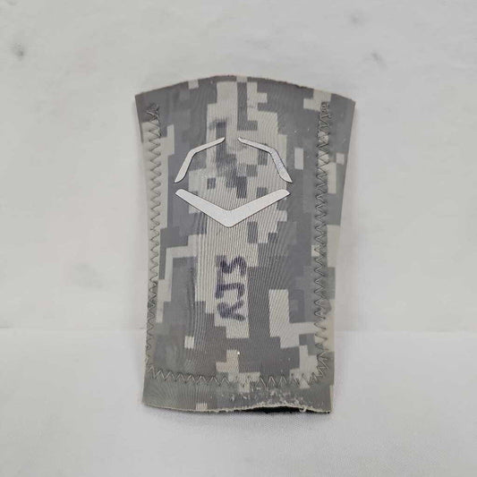 EvoShield Wrist Guard | Medium | Digital Camo | Used
