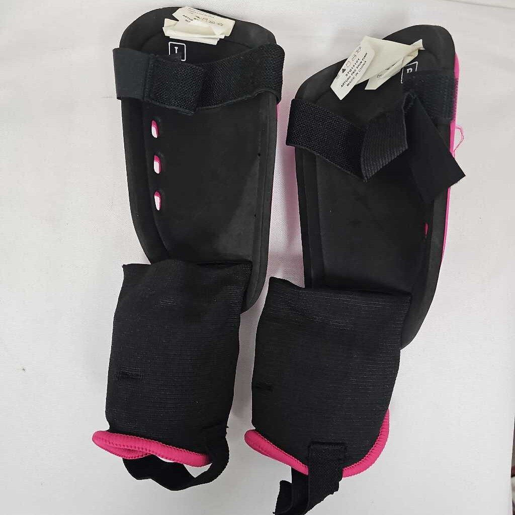 Umbro Arturo Youth Soccer Shin Guards - Size Large