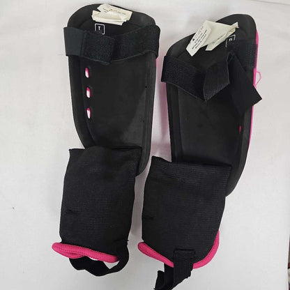 Umbro Arturo Youth Soccer Shin Guards - Size Large