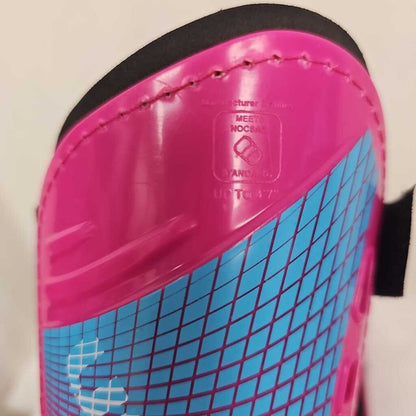 Umbro Arturo Youth Soccer Shin Guards - Size Large