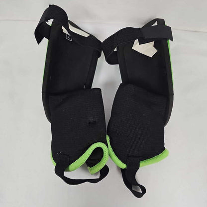 Umbro Arturo Youth Soccer Shin Guards - Size Small
