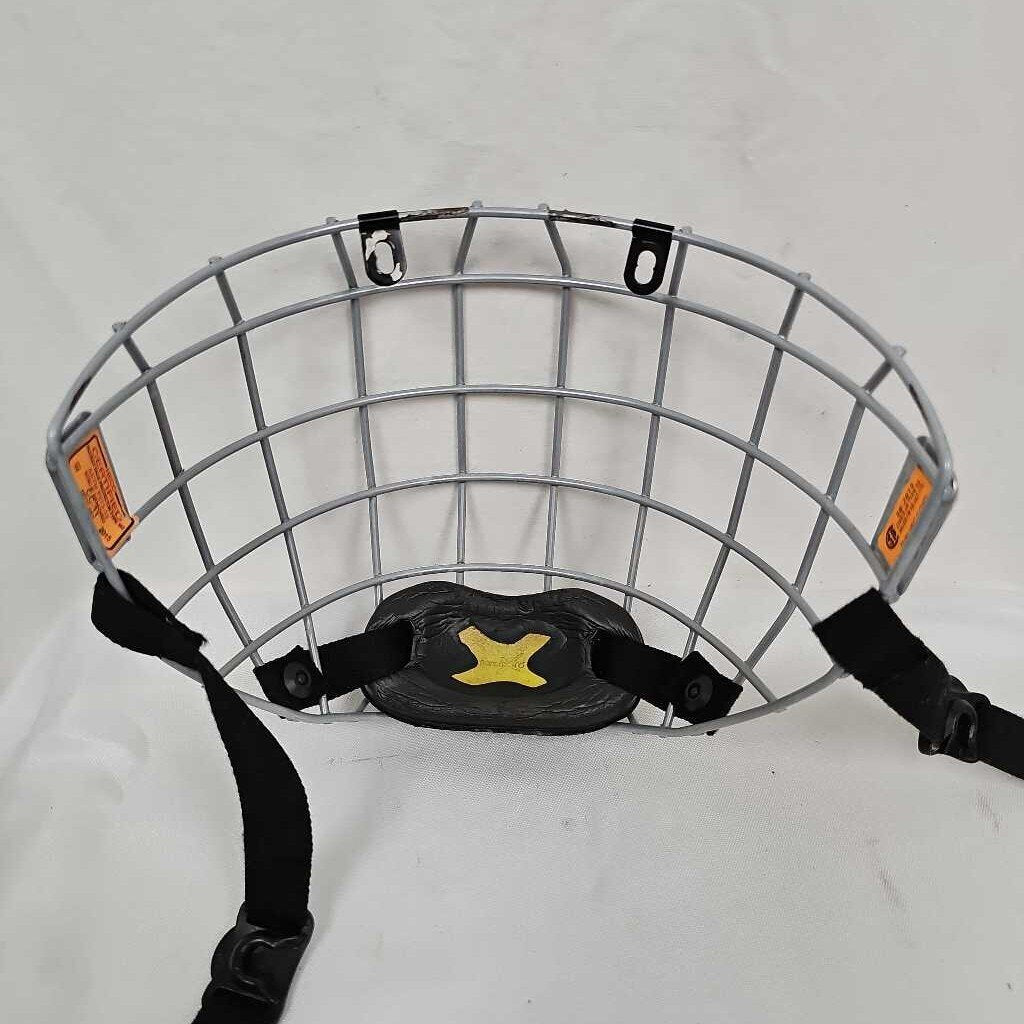 Bauer FM ReAkt Youth Hockey Cage | Silver | Used
