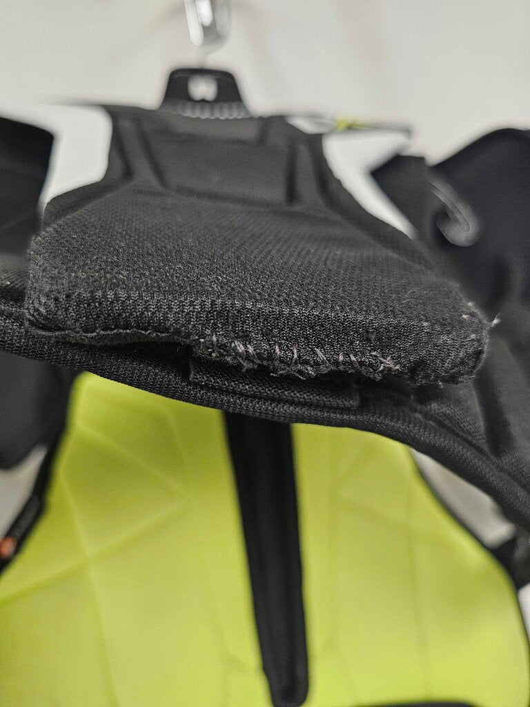 Warrior Alpha LX 20 Senior Hockey Shoulder Pads - Size Medium