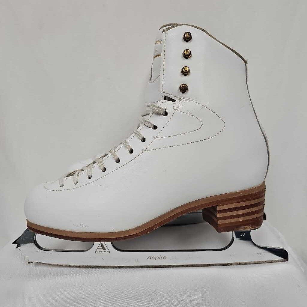 Jackson Ultima Premiere 2500 Figure Skates with Aspire Baldes- Size 7 C