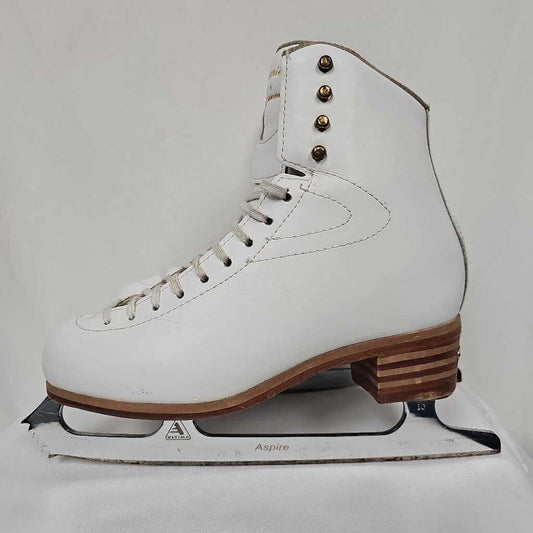Jackson Ultima Premiere 2500 Figure Skates with Aspire Baldes- Size 7 C