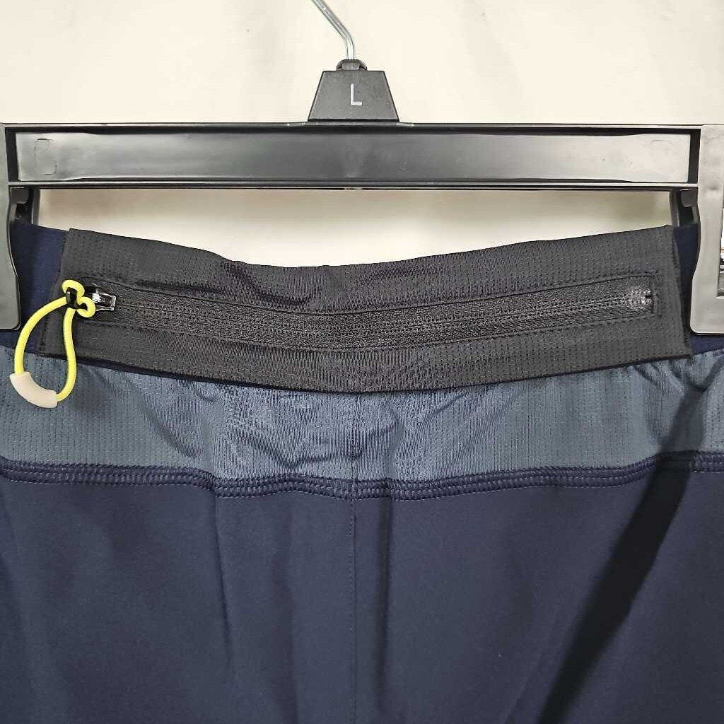 Asics Mens 7" Road Shorts - Size Large