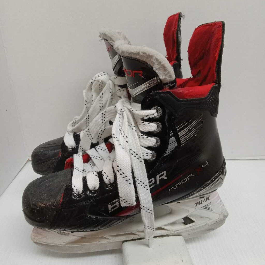 Bauer Vapor X4 Hockey Skates Black/Red Size 4 In Fair Condition Preowned