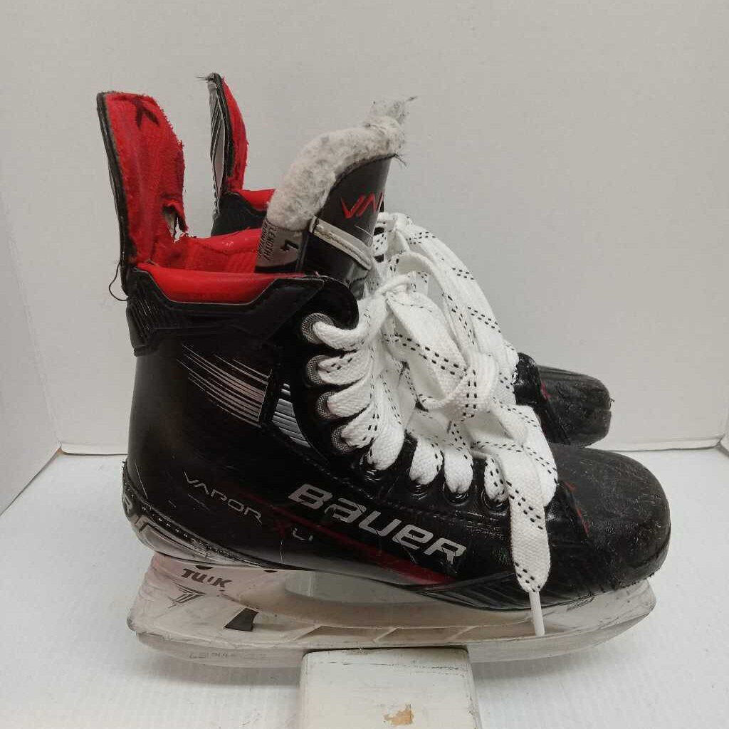 Bauer Vapor X4 Hockey Skates Black/Red Size 4 In Fair Condition Preowned