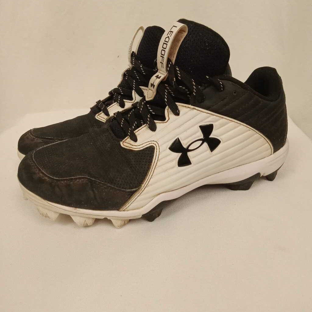 Under Armour LeadOff Baseball Cleats- 7.5