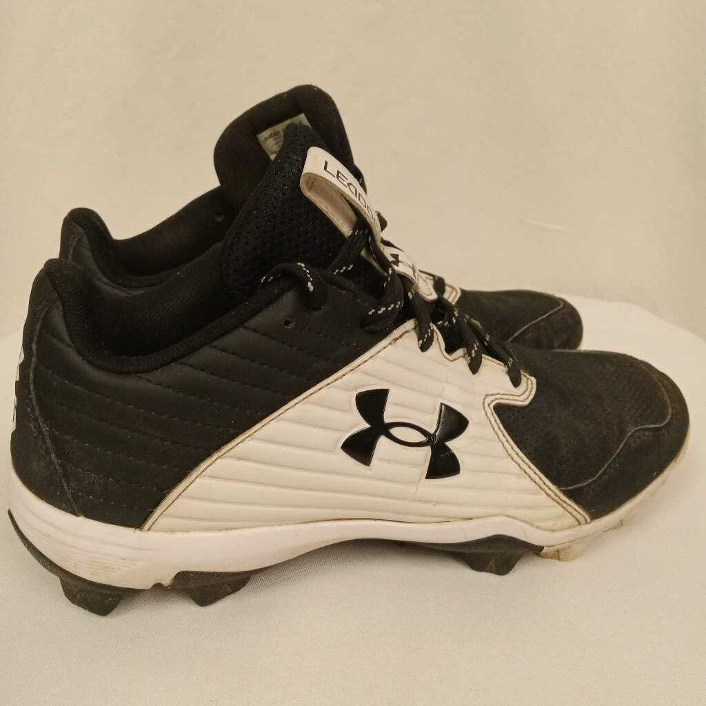 Under Armour LeadOff Baseball Cleats- 7.5