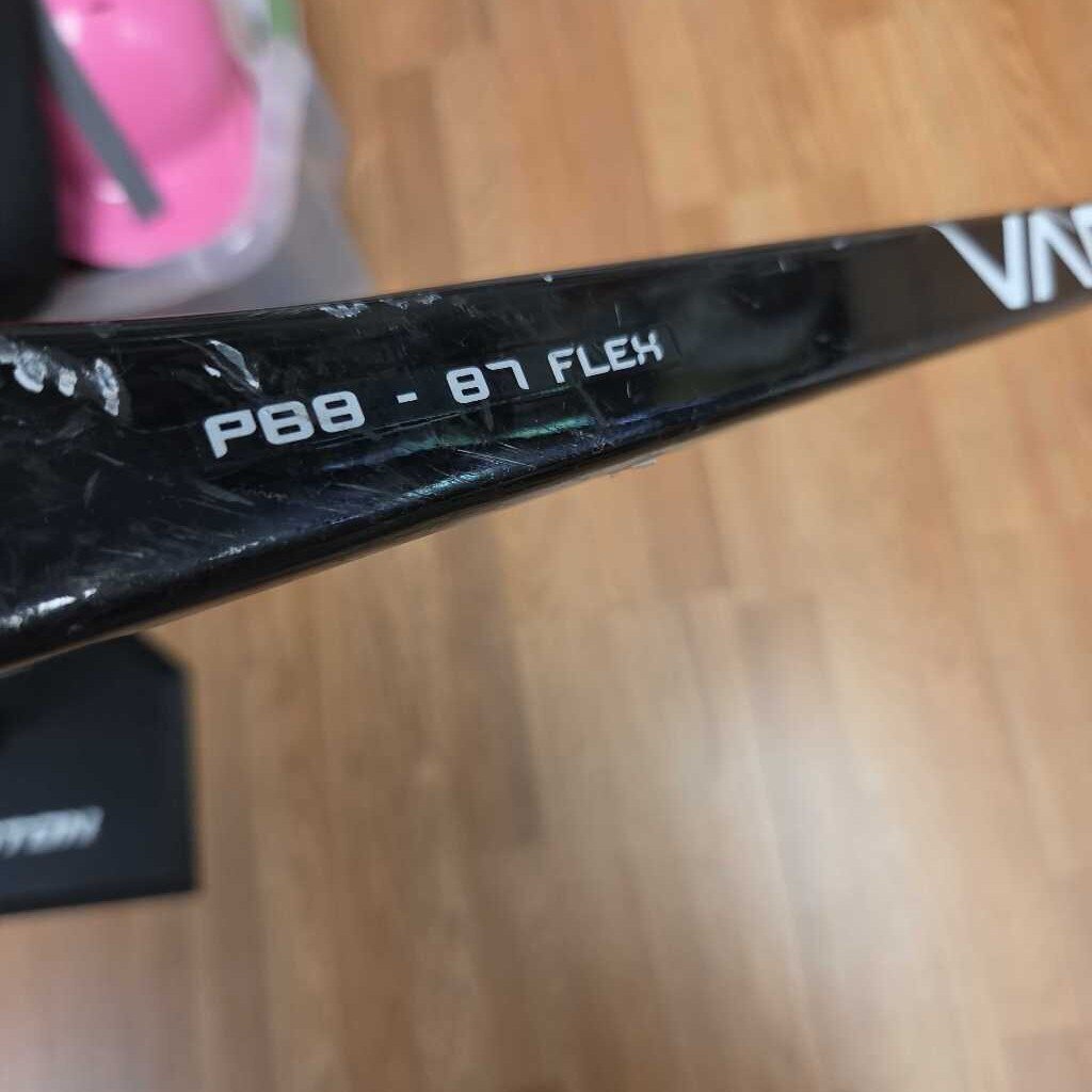 Bauer Vapor X 2.0 P88 Curve Junior Length ( 53" ) 87 Flex Right Shot Hockey Stick Preowned