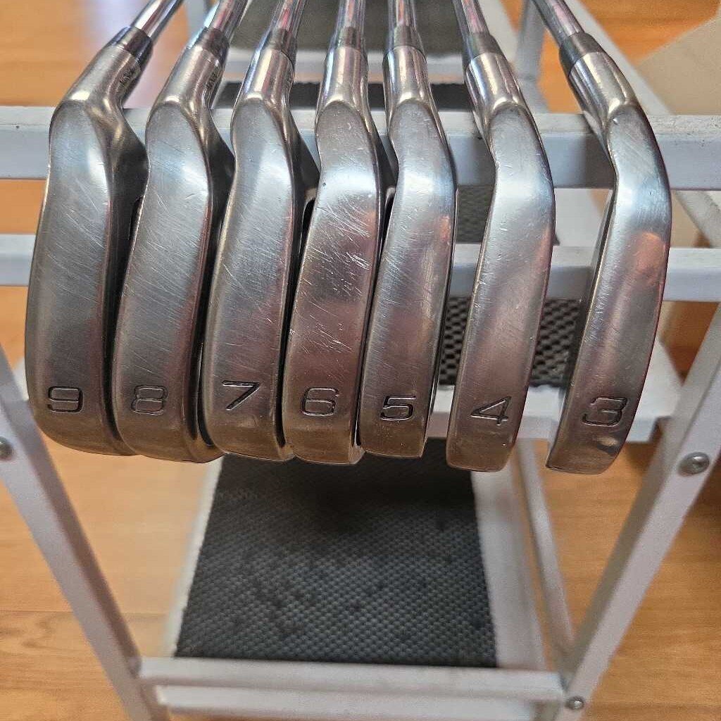 Dunlop Equation Plus Iron Set 3i - 9i Mens Right Hand With Reg Flex Steel Shafts Preowned