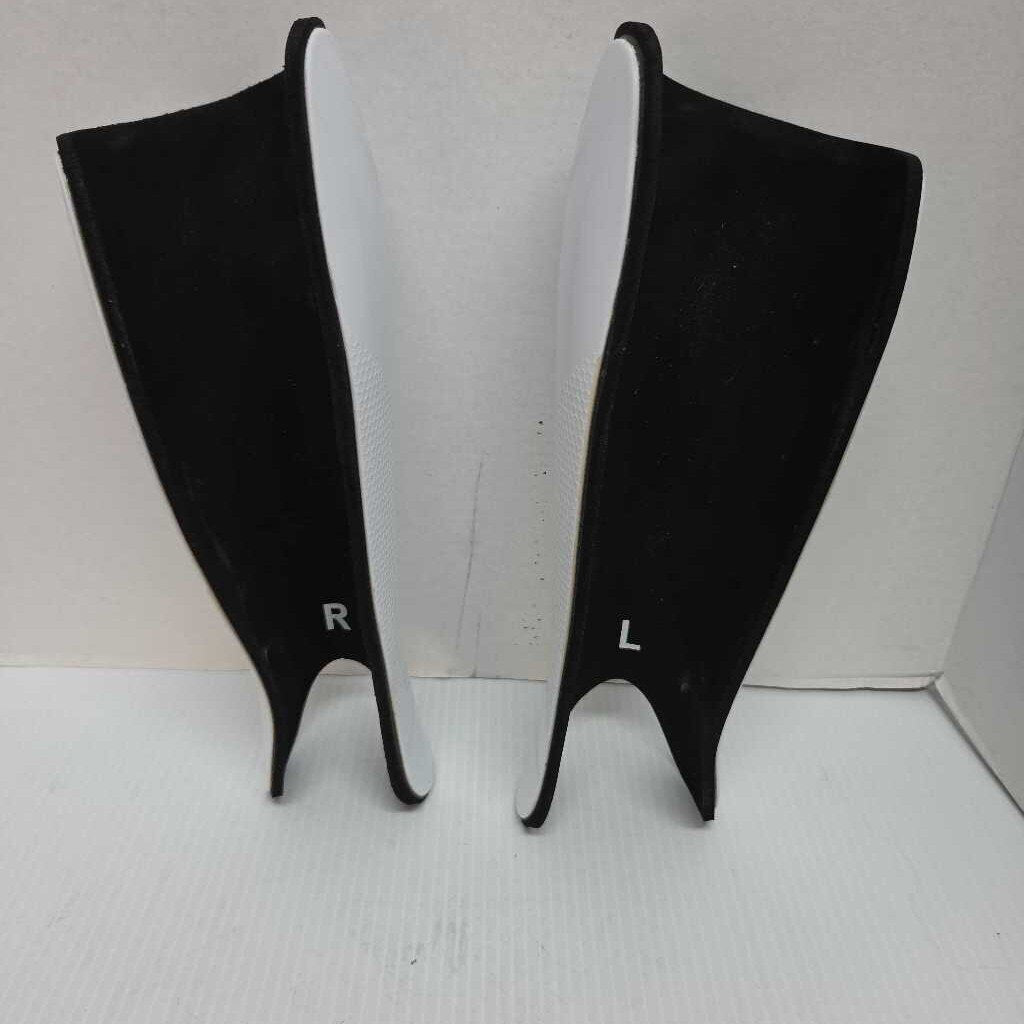 STX 400 Field Hockey Shinguards White Size S/M Preowned