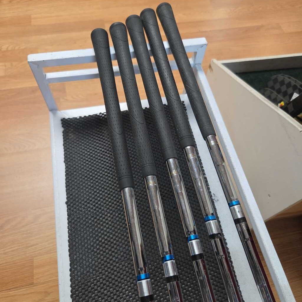 Tour Edge Bazooka 370 Starter Iron Set 6i - PW Mens Right Hand With Uniflex Steel Shafts Preowned