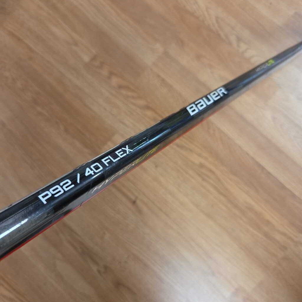 Bauer Vapor Hyperlite P92 40 Flex Right Shot Hockey Stick Preowned