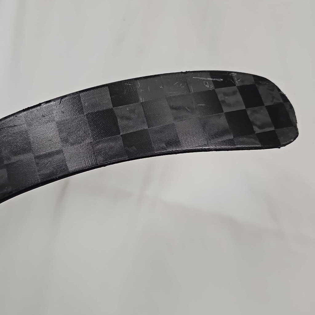 True Catalyst Pro Youth Hockey Stick | 10 Flex | Pre-owned