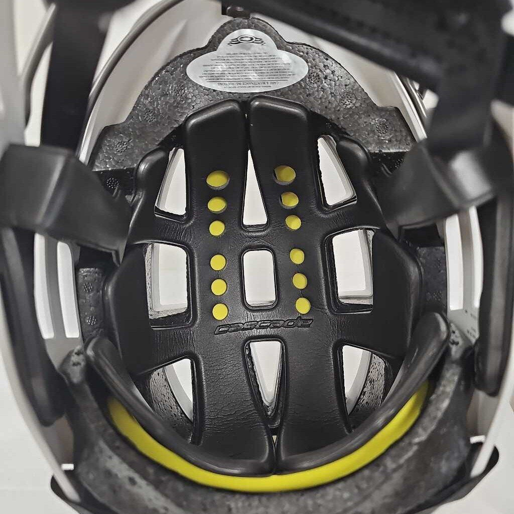 Cascade CS-R Youth Lacrosse Helmet | Used