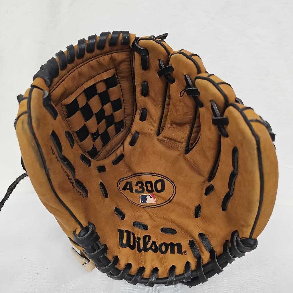 Wilson A300 Youth Baseball Glove | Used | 10.5"