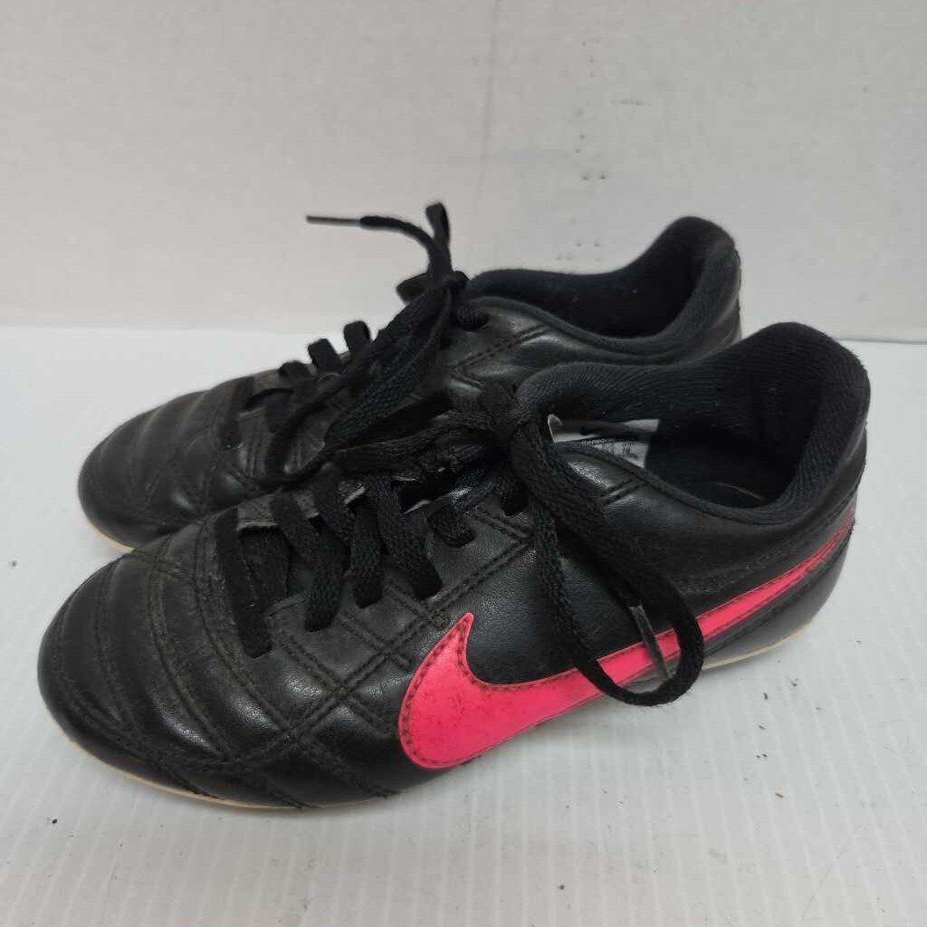 Nike Soccer Cleats Black/Pink Size Youth 12 Preowned