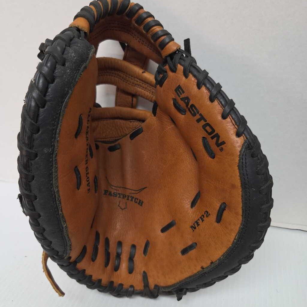 Easton Model NFP2 Fastpitch Catchers Mitt Tan/Black Size Youth Preowned
