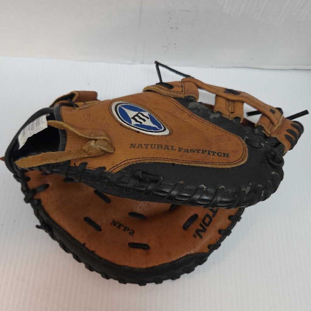 Easton Model NFP2 Fastpitch Catchers Mitt Tan/Black Size Youth Preowned